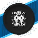 Funny 99th Birthday Quote Sarcastic 99 Year Old Papieren Bordje<br><div class="desc">Dit grappige 99ste verjaardagsontwerp maakt een geweldige sarcastische humor grap of een nieuwigheidspreuk voor een 99-jarig verjaardagsthema of een verrassend 99ste verjaardagsfeestje! Functies "Ik heb het gemaakt tot 99 jaar oud.. Niets maakt me uit" grappige 99ste verjaardagsmeme die veel lacht zal krijgen van familie, vrienden, feestgasten en ook de verjaardagsman...</div>