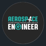 Funny Aerospace Engineering Het is Rocket Science Ronde Sticker<br><div class="desc">Ruimtevaarttechniek. Het is geen raketwetenschap. Ja, dat is het. Vreemde koopwaar voor geek en nerd ingenieurs die van humor houden, hete citaten en grappen. Koel het ontwerp om op uw werk te draag en show uw passie in vliegtuig, ruimtevaartuigen en raketwetenschap. Geweldig geschenk voor vader, vader, moeder, zoon, dochter, broer...</div>