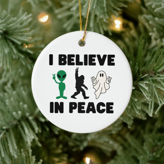 Funny Alien Bigfoot en Ghost Peace Ornament (Boom)