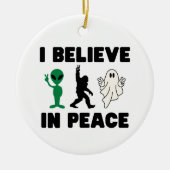 Funny Alien Bigfoot en Ghost Peace Ornament (Voorkant)
