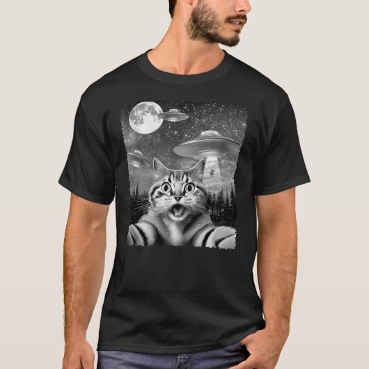 Funny Alien Cat Selfie with UFOs Gift Idea Men Wom T-shirt (Voorkant)
