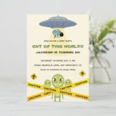 Funny Alien en Spaceship Birthday Kaart (Staand voorkant)