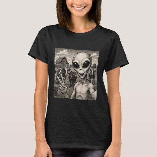 Funny Alien Selfie With Cows UFO Sci-Fi Humor T-shirt (Voorkant)