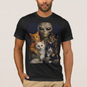 Funny Alien with Cats Renaissance Art T-shirt (Voorkant)