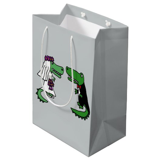 Funny Alligator Bride en Groom Gift Bags Medium Cadeauzakje (Achterkant Gekanteld)