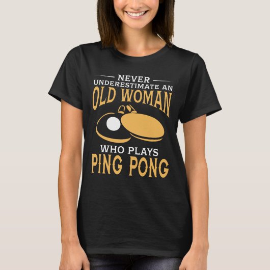 Funny An Old Woman die Ping Pong speelt T-shirt (Voorkant)