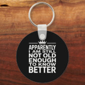 Funny Apparently I Am Still Not Old Enough To Know Sleutelhanger (Voorkant)