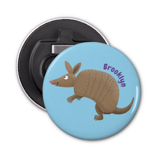 Funny armadillo happy cartoon illustratie button flesopener (Voorkant)