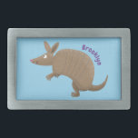 Funny armadillo happy cartoon illustratie gesp<br><div class="desc">Deze gelukkige armadillo is op zoek naar plezier! Ontworpen in een leuke illustratiemodus voor de cartoon.</div>