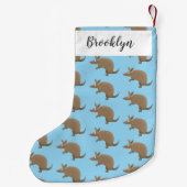 Funny armadillo happy cartoon illustratie kleine kerstsok (Achterkant)