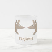 Funny armadillo happy cartoon illustratie matglas koffiemok (Center)