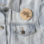 Funny armadillo happy cartoon illustratie ronde button 5,7 cm (In situ)