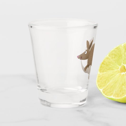 Funny armadillo happy cartoon illustratie shot glas (Links)