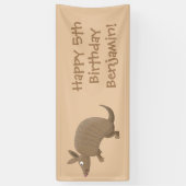 Funny armadillo happy cartoon illustratie spandoek (Verticaal)