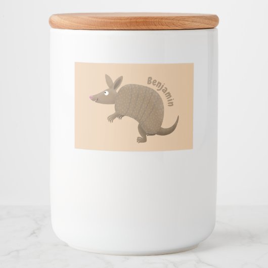 Funny armadillo happy cartoon illustratie voedselcontainer etiket (Voorkant)