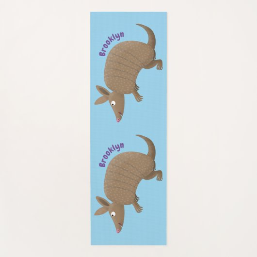 Funny armadillo happy cartoon illustratie yogamat (Voorkant)