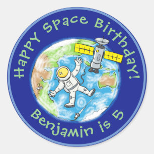 Funny astronaut met satelliet over de cartoon ronde sticker