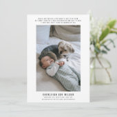 Funny Baby and Dog Photo Birth Aankondiging (Staand voorkant)