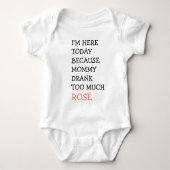 Funny Baby Outfit - mammie drink te veel roos wijn Romper (Voorkant)