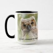 Funny Baby Owl Yellow Eyes die naar je kijkt Mok (Links)