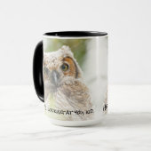 Funny Baby Owl Yellow Eyes die naar je kijkt Mok (Voorkant links)