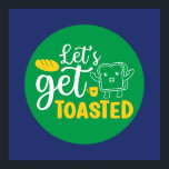 Funny Baking Laten we de broodroosterkunst van de  Poster<br><div class="desc">Kleurrijke typografische kunst met retro- en levendige kleuren. Grappig bont en citaat over eten,  koken,  bakken en dineren. Perfecte decoratie voor uw keuken,  diner,  café,  bakkerij of restaurant. De achtergrondkleur (de cirkel en het vierkant) is klantgericht via het Hulpmiddel van het Ontwerp.</div>