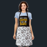 Funny Baking Pun  Cake en Muffin Pattern Schort<br><div class="desc">Grappig en cool geschreeuw om het koken leuker te maken. Gepersonaliseerd geschenk voor familie en vrienden die graag koken, bakken en een nieuw recept proberen in de keuken. Pas de formulering aan zodat deze bij uw gelegenheid past. U kunt het Hulpmiddel van het Ontwerp gebruiken om het doopvonttype, de doopvontkleur...</div>