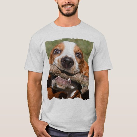 Funny Basset Hound Stick Chew T-shirt (Voorkant)