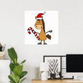 Funny Bay Horse in Santa Hat Kerstmis Poster (Thuiskantoor)