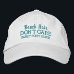 Funny Beach Hair, zorg niet voor de eigen naam van Pet<br><div class="desc">Grappig honkbal dat "Beach Hair Don't Care" staat. Voeg de naam van je favoriete strand of strandstad toe (of verwijder deze). Verander gemakkelijk de tekst en de kleur van het pet. Geweldig voor zonnige dagen op het strand of op het water.</div>