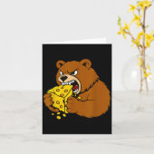 Funny Bear Eating Cheese Illustration For Food Lov Kaart (Gele Bloem)