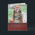 Funny Beer Birthday Kaart voor BD in feb/mar<br><div class="desc">Een beer (symbool van hoe mensen zich voelen terwijl ze onder het pistool staan om belastingen te betalen) met papieren, enz. Het beer was openbaar domein op needpix.com. De koffie-mok komt van www.pnglib.com. Het teken op de hoek van het bureau is van clipart-library.com en zei "vrij te gebruiken". De stapel...</div>