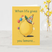 Funny Belated Birthday Message: Lemon Theme Kaart (Gele Bloem)