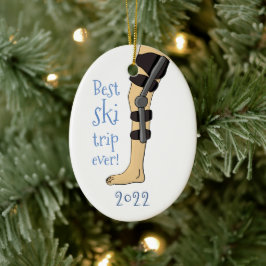 Funny Best ski trip ooit! Knee Brace Keramisch Ornament