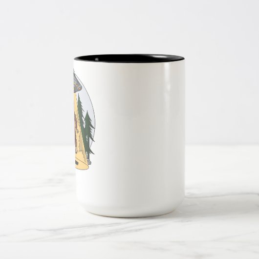 Funny Bigfoot Alien Abduction Space UFO Tweekleurige Koffiemok (Center)