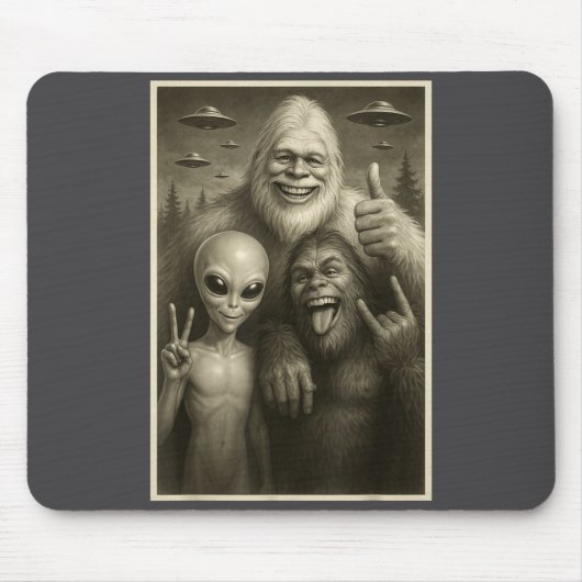 Funny Bigfoot, Alien, &amp; Yeti Sasquatch Rock On Muismat (Voorkant)