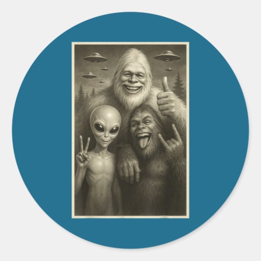 Funny Bigfoot, Alien, &amp; Yeti Sasquatch Rock On Ronde Sticker (Voorkant)