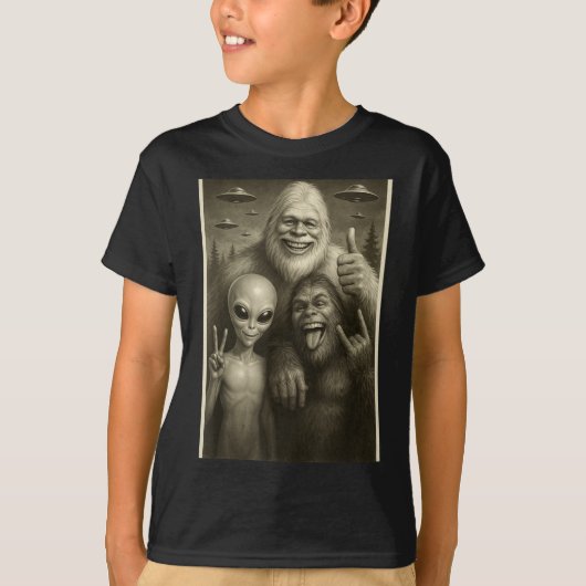 Funny Bigfoot, Alien, &amp; Yeti Sasquatch Rock On T-shirt (Voorkant)