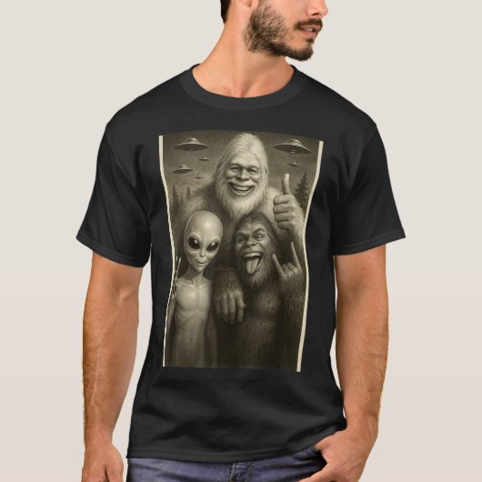 Funny Bigfoot, Alien, & Yeti Sasquatch Rock On T-shirt (Voorkant)
