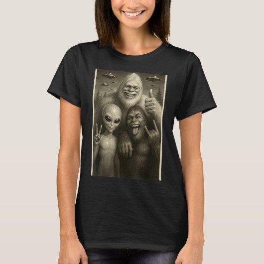 Funny Bigfoot, Alien, & Yeti Sasquatch Rock On T-shirt (Voorkant)