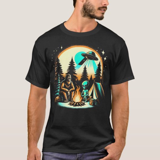Funny Bigfoot  Alien Ufo Camping Outdoor Adventure T-shirt (Voorkant)