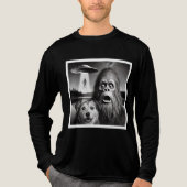 Funny Bigfoot & Dog for Alien believers Tri-Blend Shirt (Voorkant volledig)