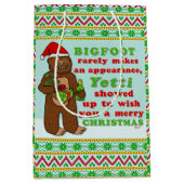 Funny Bigfoot Merry Kerstmis Sasquatch Pun Medium Cadeauzakje (Voorkant)