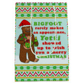 Funny Bigfoot Merry Kerstmis Sasquatch Pun Medium Cadeauzakje (Achterkant)