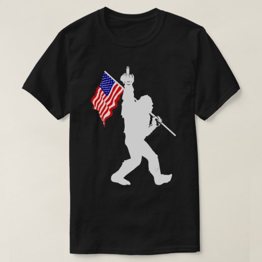 Funny Bigfoot Middle Finger Vlag op 2 juli T-shirt (Design voorkant)