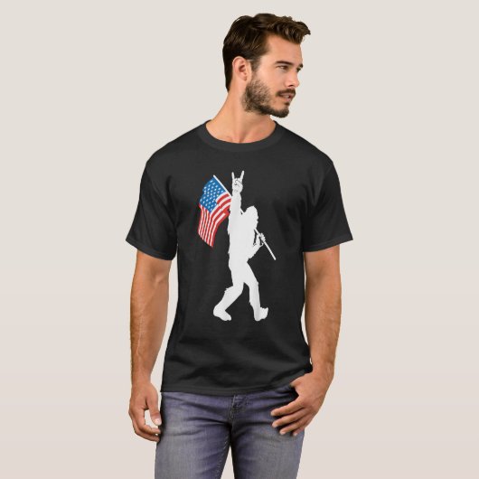 Funny Bigfoot Rock en Roll USA Flag voor Sasquatch T-shirt (Voorkant volledig)