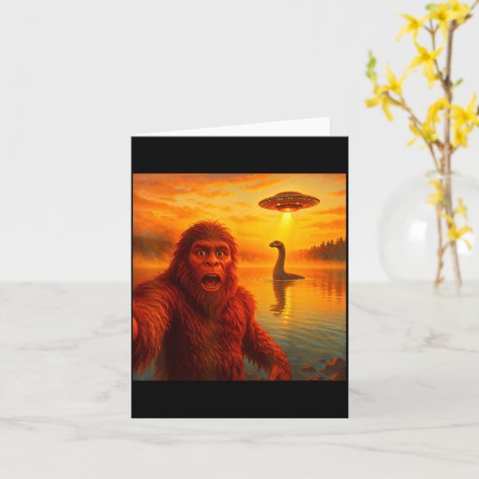 Funny Bigfoot Selfie With Loch Ness Monster And Uf Kaart (Gele Bloem)