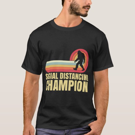 Funny Bigfoot Social Distancing Champion T-shirt (Voorkant)