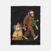 Funny Bigfoot Steals Santa &amp; Xmas Tree - Chris Fleece Deken (Voorkant)