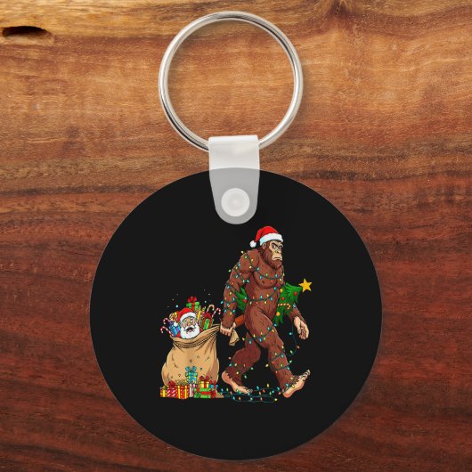 Funny Bigfoot Steals Santa &amp; Xmas Tree - Chris Sleutelhanger (Voorkant)